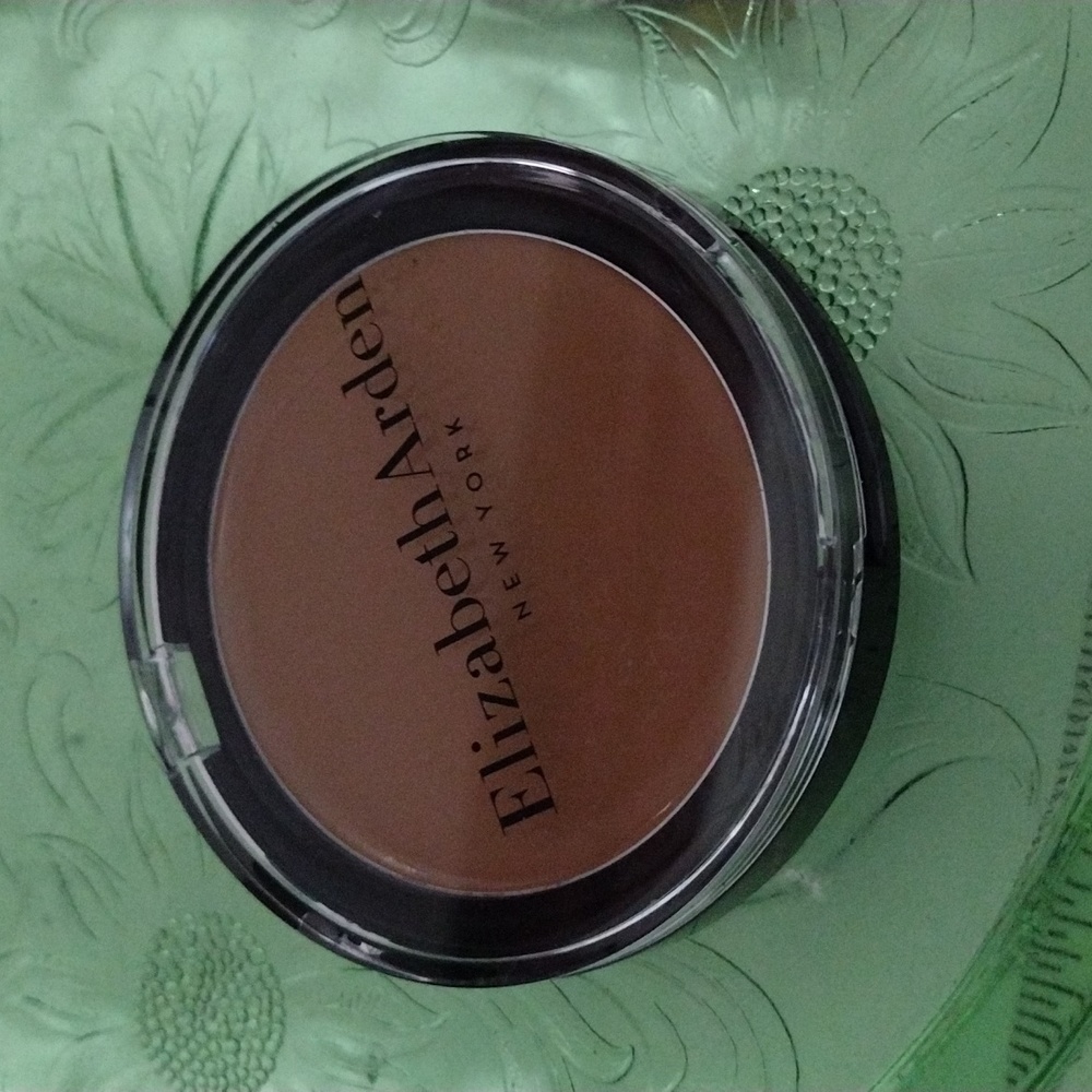 New Elizabeth Arden NEW YORK FLAWLESS FINISH CAPPUCCINO 44
